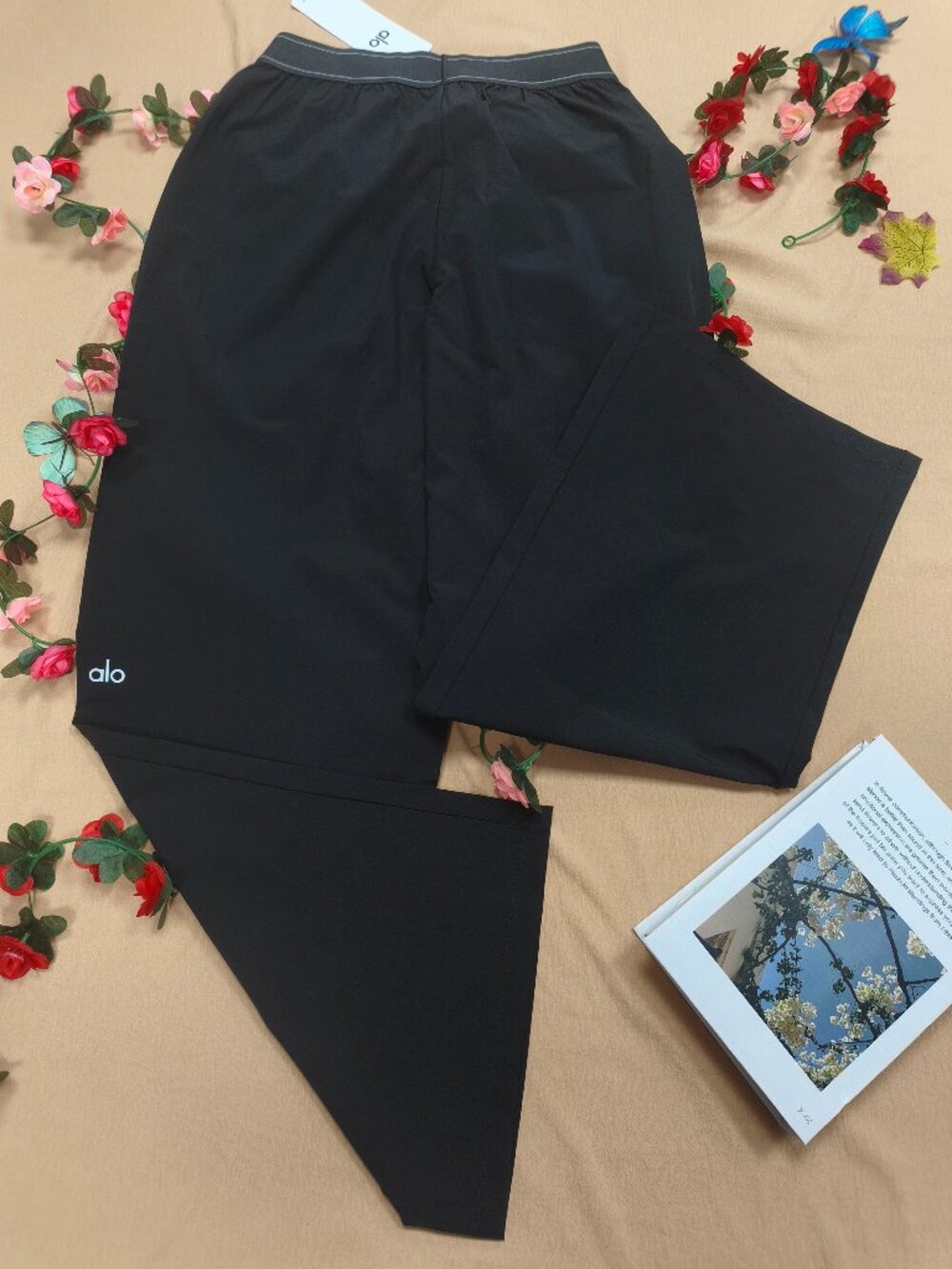 🖤Alo Yoga Relaxed Fit Straight Leg Black Trouser NWT (Regular 30" Inseam)🌠 - Picture 3 of 7